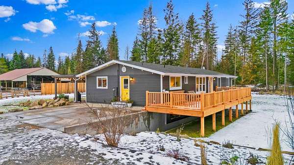 9.62 Acres of Residential Land with Home for Sale in Bonners Ferry, Idaho