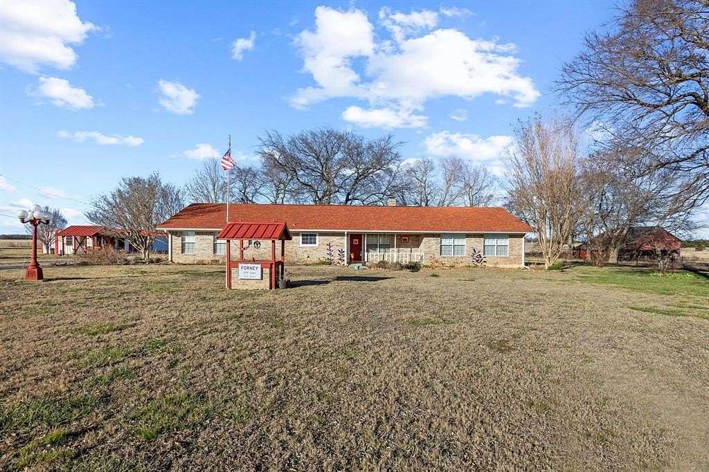 86 Acres of Land with Home for Sale in Paris, Texas