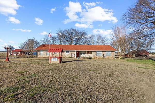 86 Acres of Land with Home for Sale in Paris, Texas