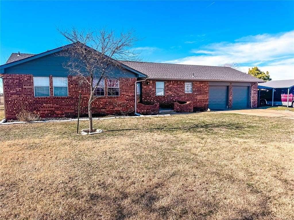 4.47 Acres of Residential Land with Home for Sale in Piedmont, Oklahoma