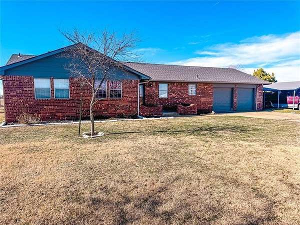 4.47 Acres of Residential Land with Home for Sale in Piedmont, Oklahoma