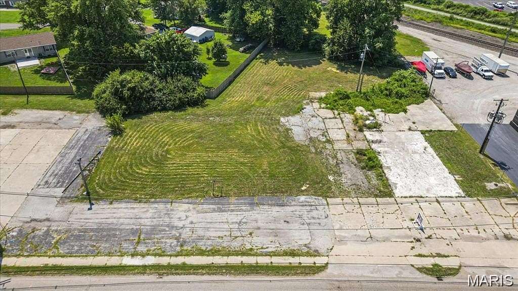 1.32 Acres of Commercial Land for Sale in Belleville, Illinois