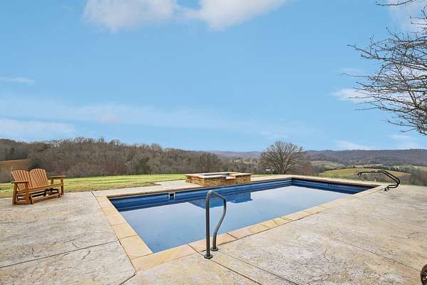 16.1 Acres of Land with Home for Sale in Gallatin, Tennessee