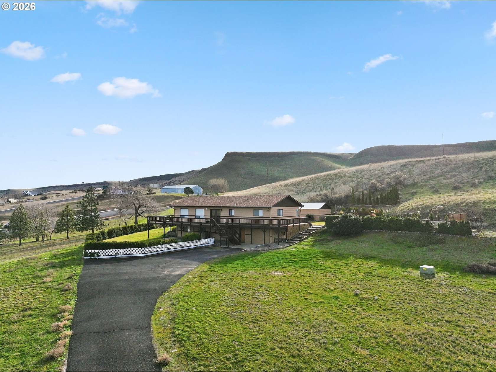4.78 Acres of Land with Home for Sale in Arlington, Oregon