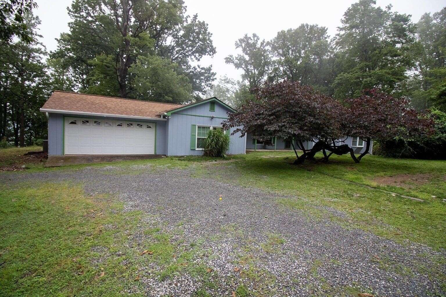 4.78 Acres of Residential Land with Home for Lease in Roanoke, Virginia