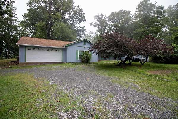 4.78 Acres of Residential Land with Home for Lease in Roanoke, Virginia