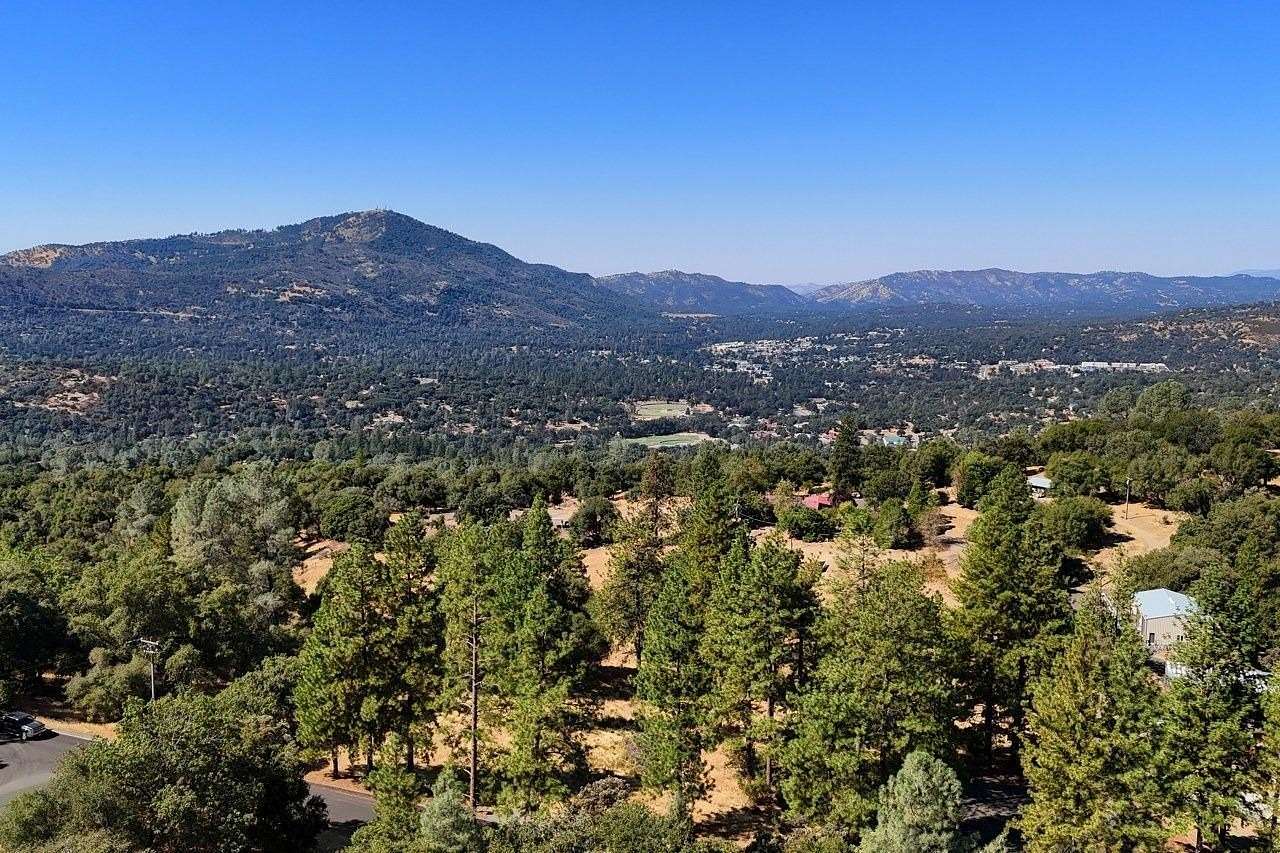 6.69 Acres of Residential Land for Sale in Oakhurst, California