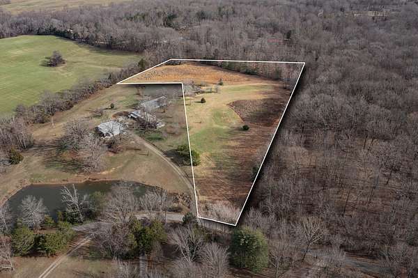 5.44 Acres of Residential Land for Sale in Chapmansboro, Tennessee