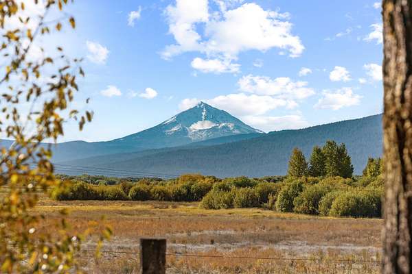 23.5 Acres of Land with Home for Sale in Chiloquin, Oregon