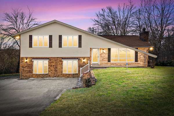 3.33 Acres of Residential Land with Home for Sale in Clarksville, Tennessee