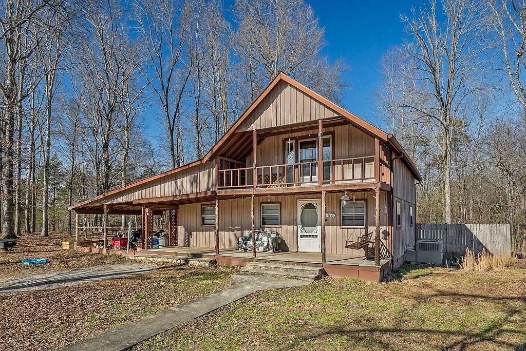 15 Acres of Land with Home for Sale in Hilham, Tennessee