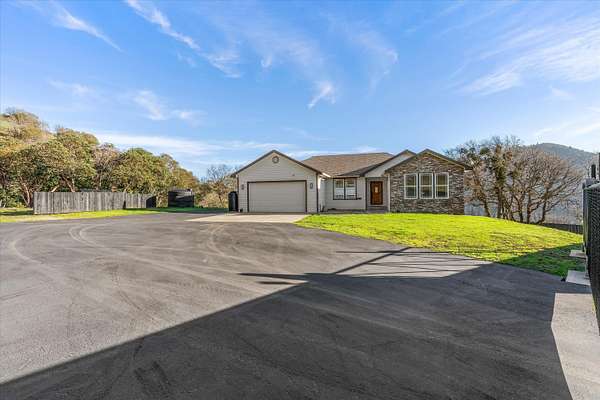 6.7 Acres of Land with Home for Sale in Gold Hill, Oregon