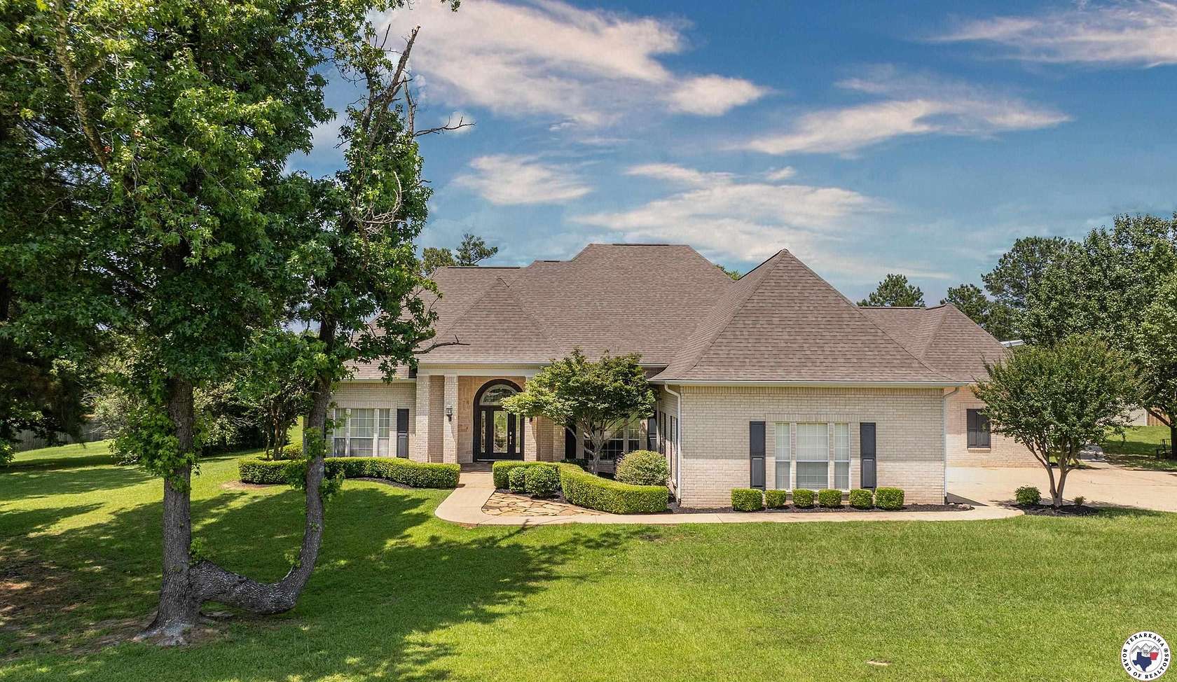 1.53 Acres of Improved Mixed-Use Land for Sale in Texarkana, Texas