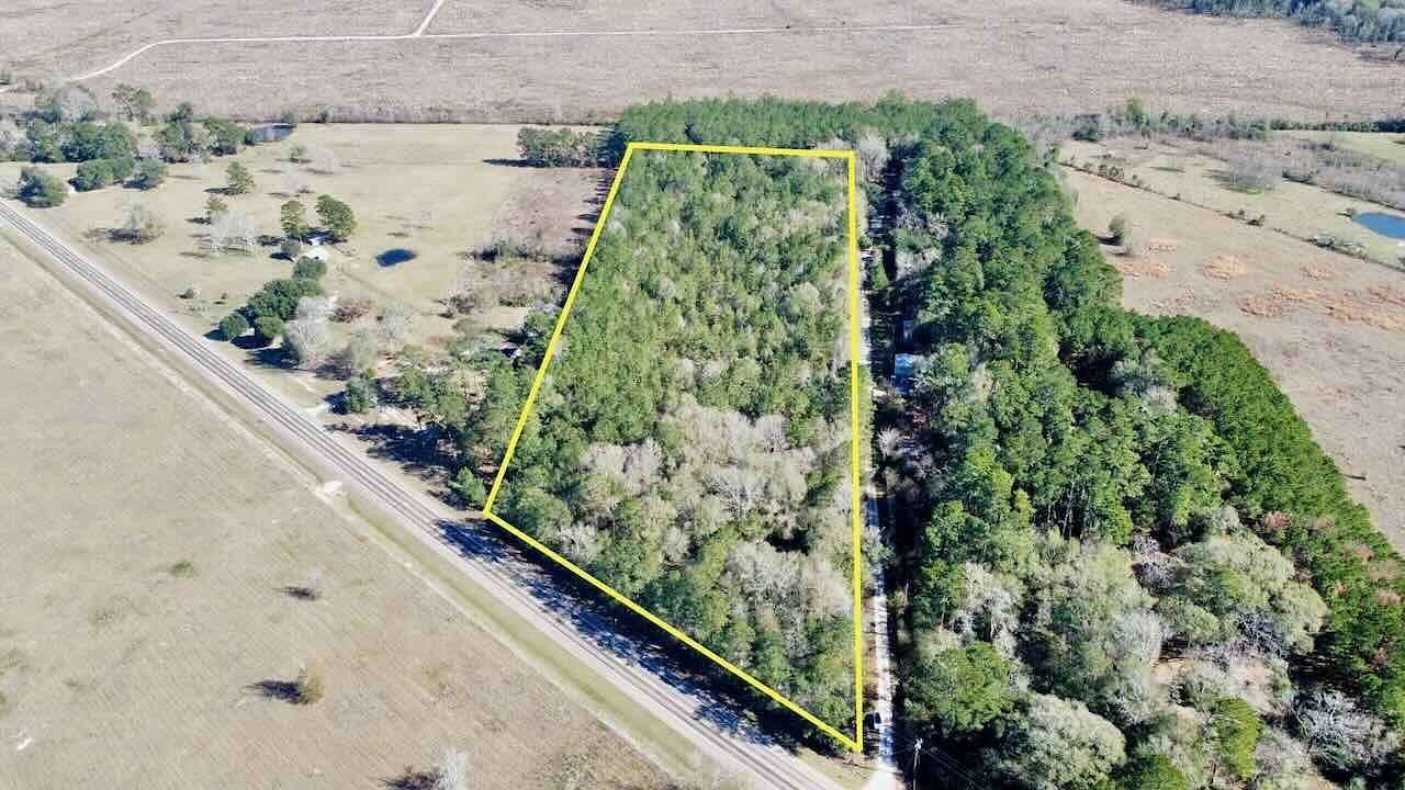 10 Acres of Residential Land for Sale in Kountze, Texas