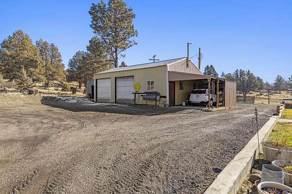 39.8 Acres of Agricultural Land with Home for Sale in Bonanza, Oregon