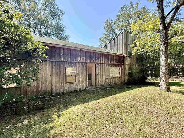 5.86 Acres of Residential Land with Home for Sale in El Dorado, Arkansas