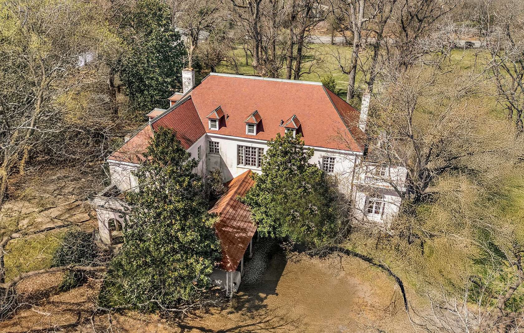 2 Acres of Residential Land with Home for Sale in Nashville, Tennessee