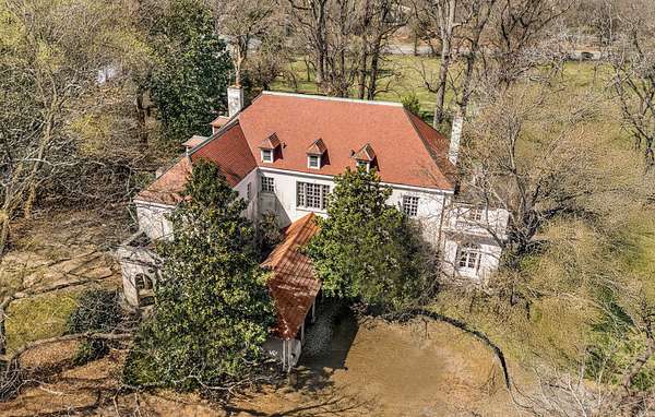 2 Acres of Residential Land with Home for Sale in Nashville, Tennessee