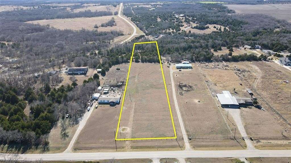 5 Acres of Residential Land for Sale in Whitewright, Texas