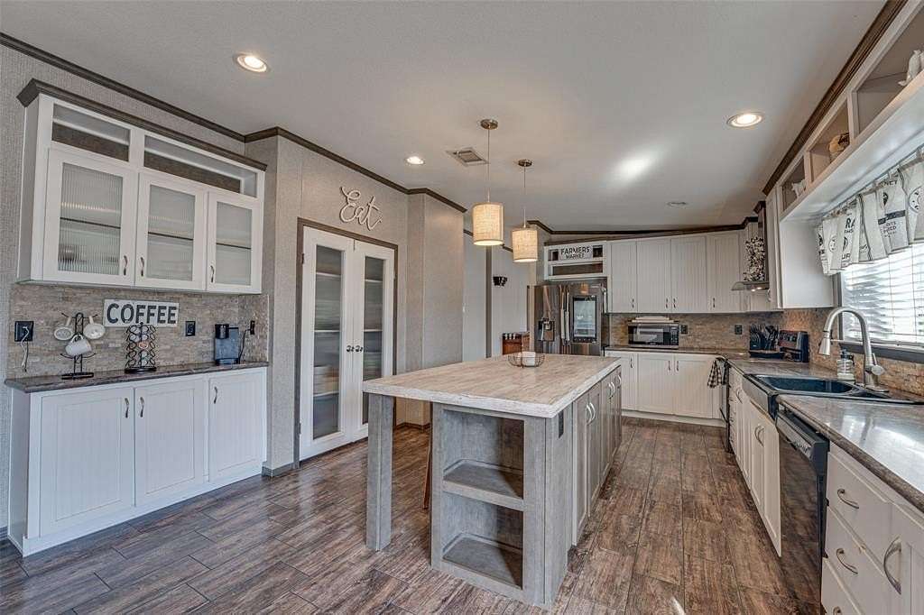 2.45 Acres of Residential Land with Home for Sale in Kaufman, Texas