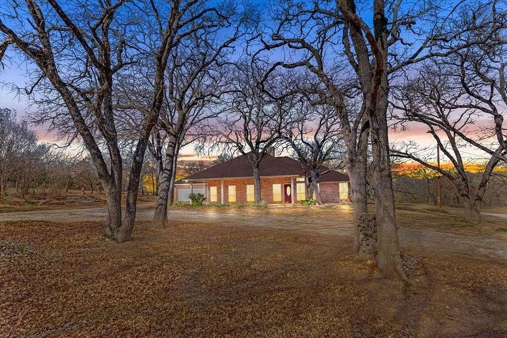 10 Acres of Recreational Land with Home for Sale in Mansfield, Texas