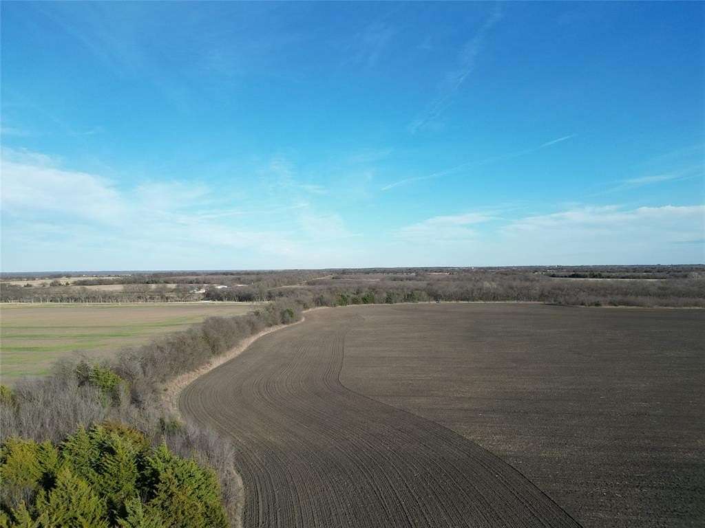 10 Acres of Land for Sale in Celeste, Texas