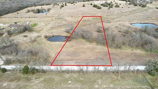 1.75 Acres of Residential Land for Sale in Celeste, Texas