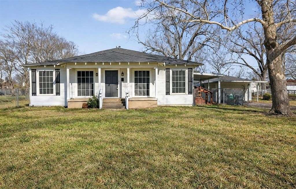 2.29 Acres of Residential Land with Home for Sale in Mesquite, Texas