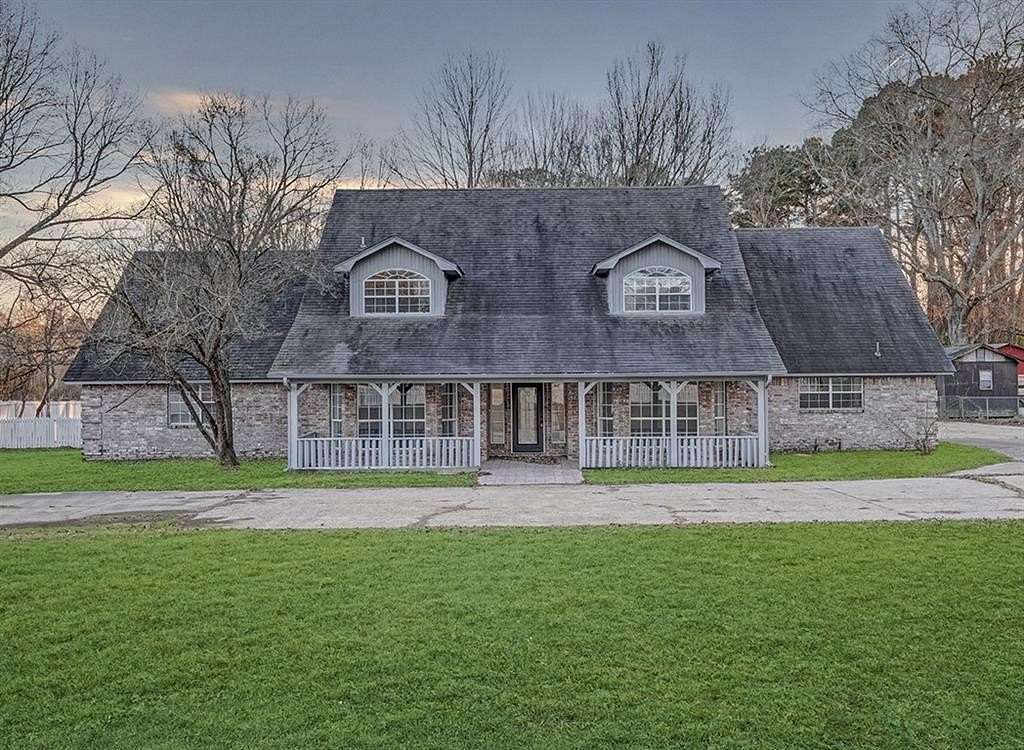 1.67 Acres of Residential Land with Home for Sale in Texarkana, Texas