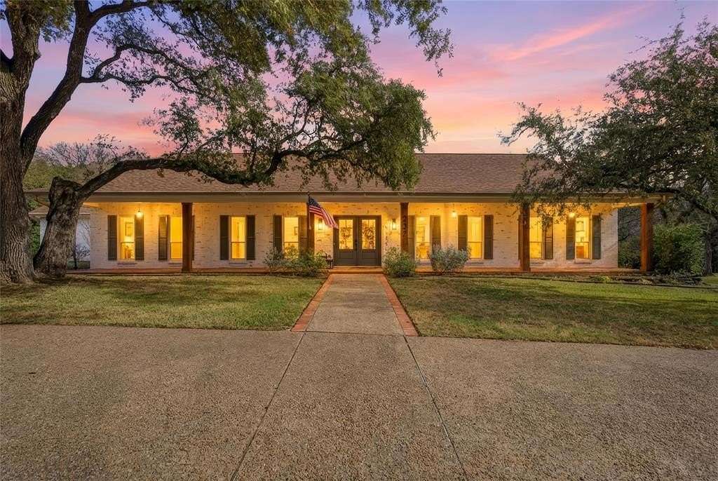 2 Acres of Residential Land with Home for Sale in Waco, Texas