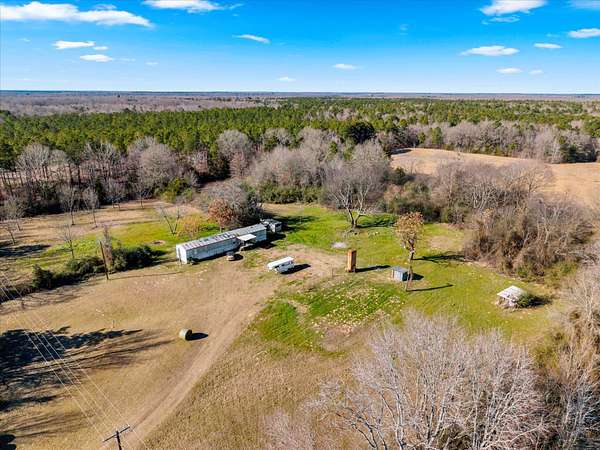 195 Acres of Land for Sale in De Kalb, Texas