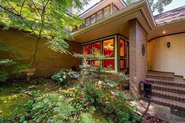 1.63 Acres of Residential Land with Home for Sale in Little Rock, Arkansas