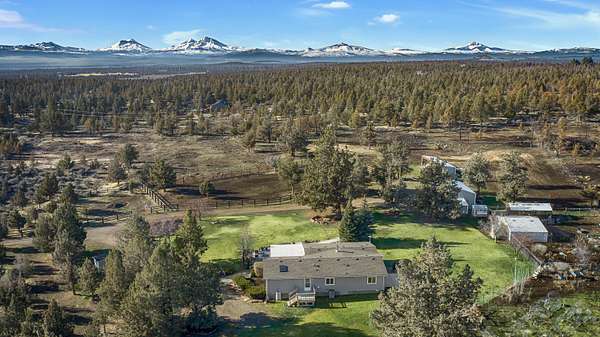 9.29 Acres of Land with Home for Sale in Sisters, Oregon