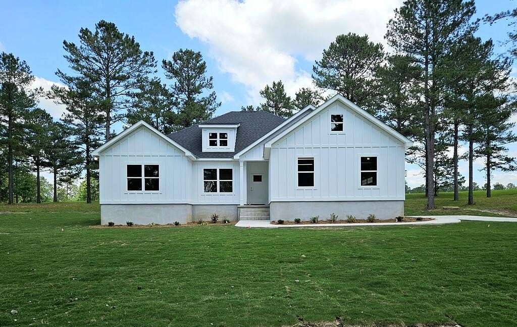 1.5 Acres of Land with Home for Sale in Cairo, Georgia