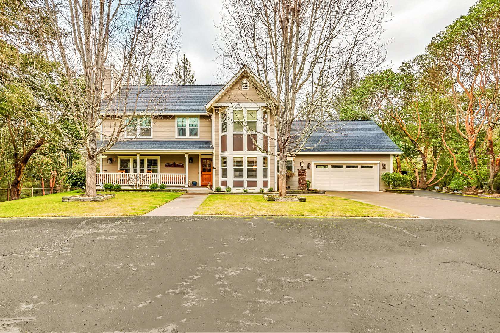 12.8 Acres of Recreational Land with Home for Sale in Jacksonville, Oregon