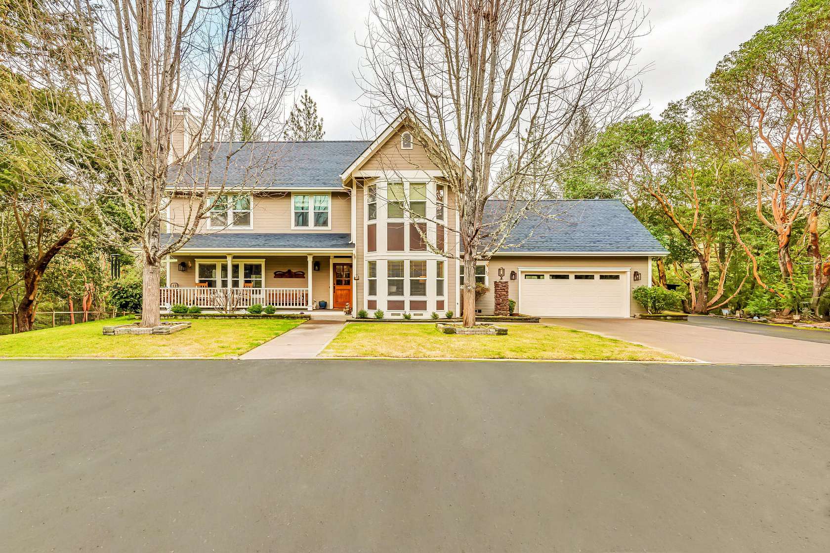 12.8 Acres of Recreational Land with Home for Sale in Jacksonville, Oregon