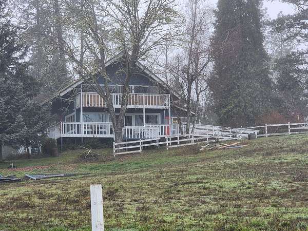 8 Acres of Land with Home for Sale in Grants Pass, Oregon