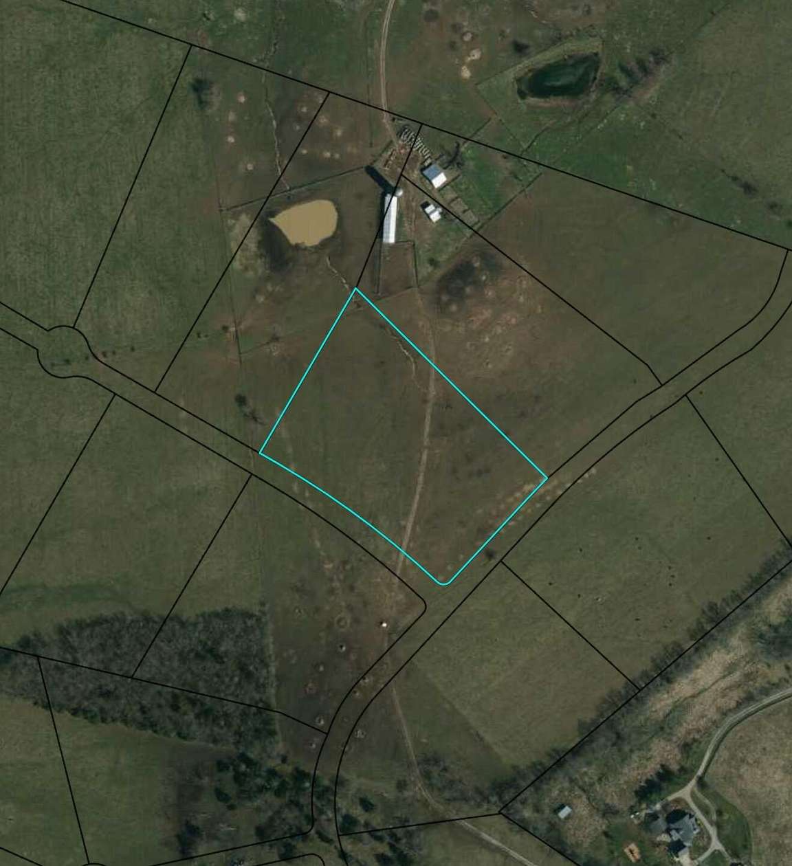 5 Acres of Residential Land with Home for Sale in Wilmore, Kentucky