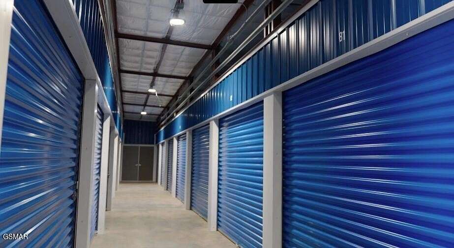 6.5 Acres of Improved Commercial Land for Sale in Morristown, Tennessee