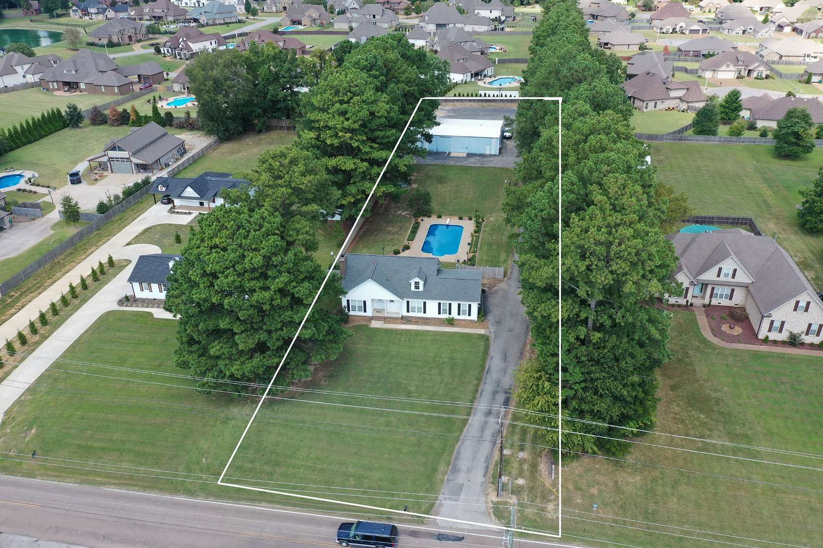 1.5 Acres of Improved Mixed-Use Land for Sale in Jackson, Tennessee