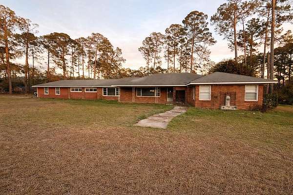 5 Acres of Residential Land with Home for Sale in Fitzgerald, Georgia