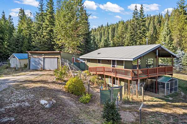 2.2 Acres of Land with Home for Sale in Metaline, Washington