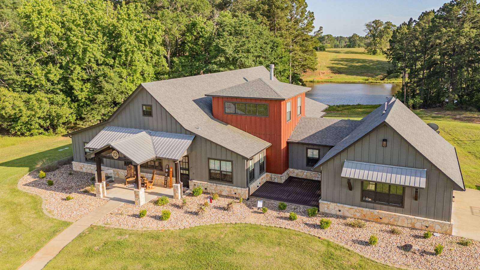 165 Acres of Recreational Land with Home for Sale in Gladewater, Texas