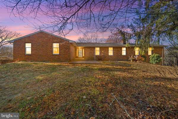 7 Acres of Residential Land with Home for Sale in Amissville, Virginia