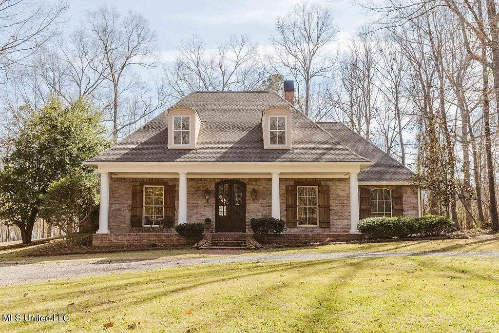 8 Acres of Residential Land with Home for Sale in Brandon, Mississippi