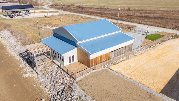 1 Acre of Residential Land for Sale in Clifton, Tennessee