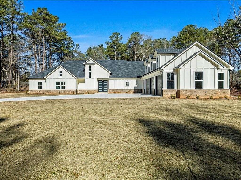 1.68 Acres of Land with Home for Sale in Fayetteville, Georgia