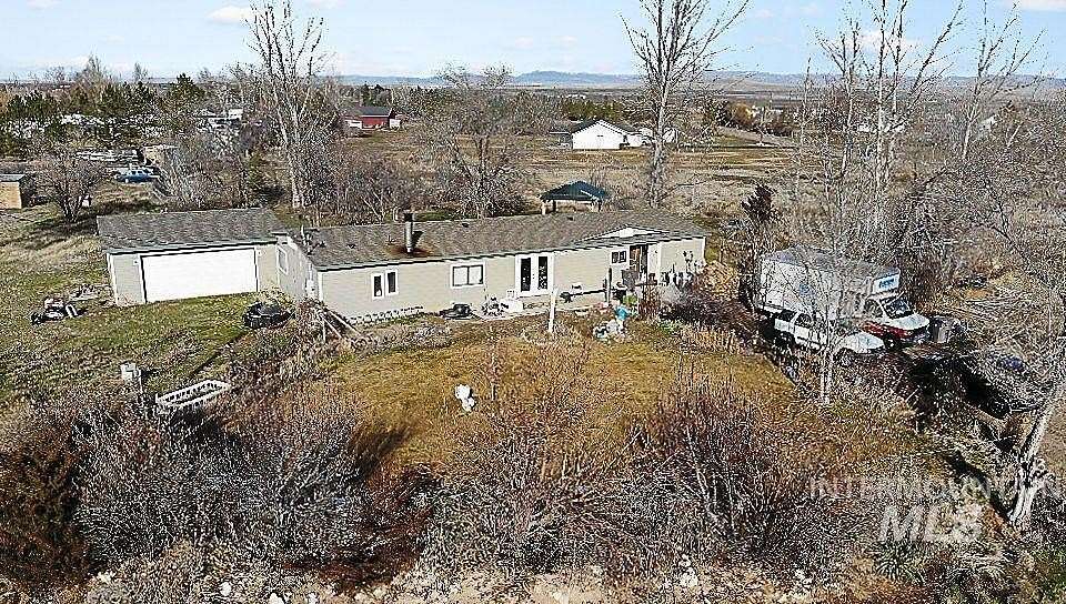 2.23 Acres of Residential Land with Home for Sale in Mountain Home, Idaho