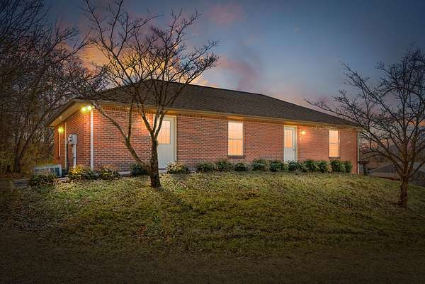 2.35 Acres of Improved Commercial Land for Lease in Clarksville, Tennessee