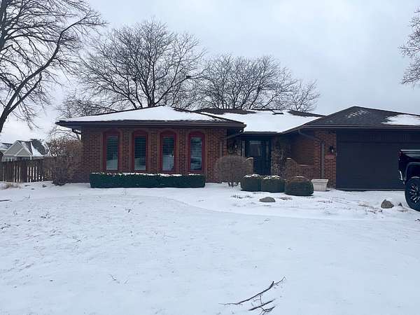 1.86 Acres of Residential Land with Home for Sale in Lemont, Illinois